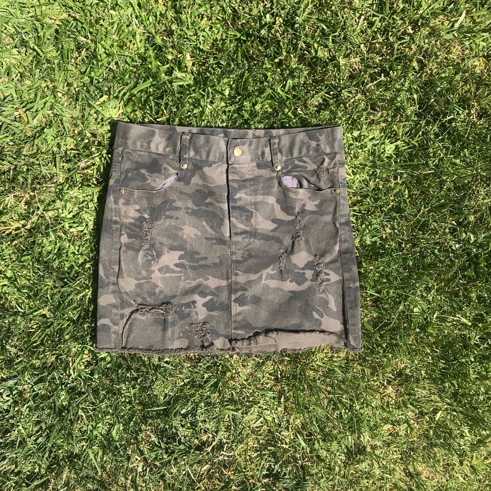 Military ripped mini skirt